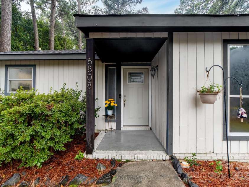 6808 Arroyo Drive, Charlotte, NC 28227.  MLS# CAR4276708, YatesRealty ID 24130. 
