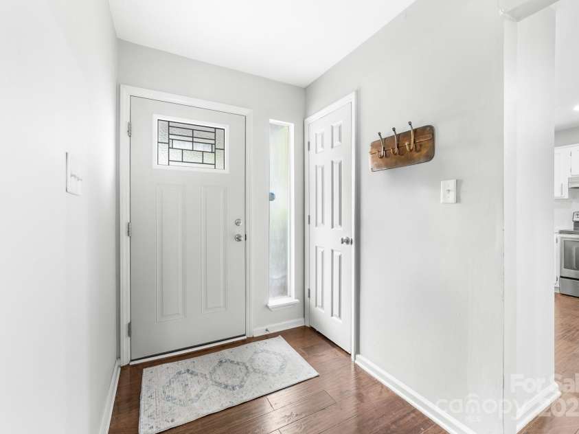 6808 Arroyo Drive, Charlotte, NC 28227.  MLS# CAR4276708, YatesRealty ID 24130. 