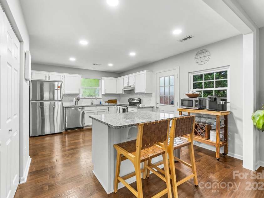 6808 Arroyo Drive, Charlotte, NC 28227.  MLS# CAR4276708, YatesRealty ID 24130. 