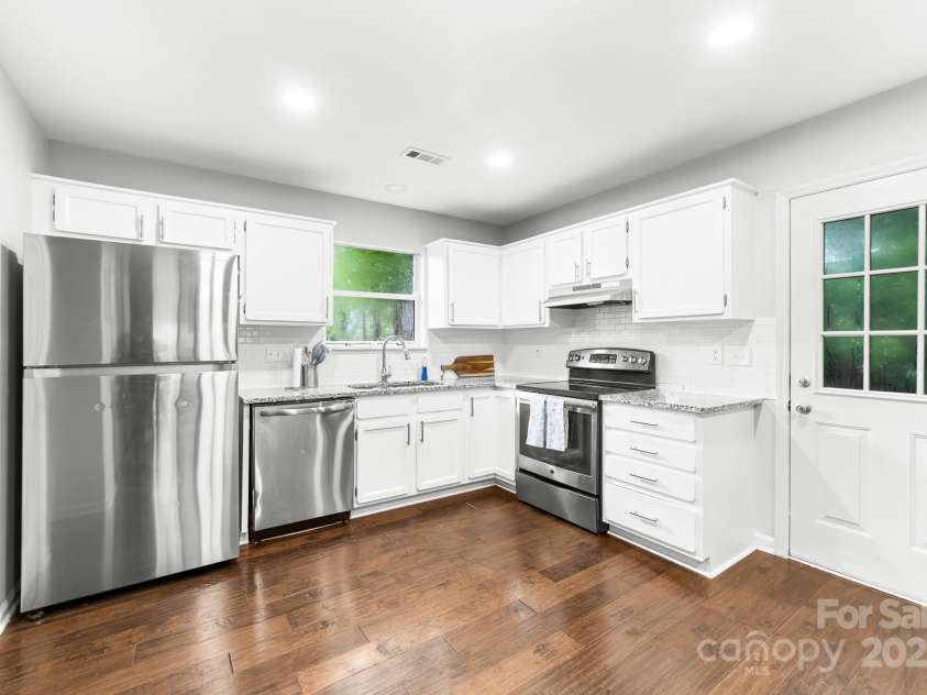 6808 Arroyo Drive, Charlotte, NC 28227.  MLS# CAR4276708, YatesRealty ID 24130. 