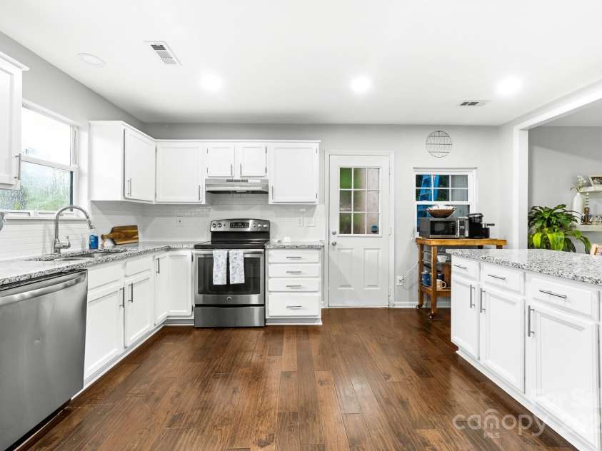 6808 Arroyo Drive, Charlotte, NC 28227.  MLS# CAR4276708, YatesRealty ID 24130. 