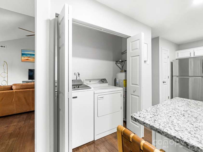 6808 Arroyo Drive, Charlotte, NC 28227.  MLS# CAR4276708, YatesRealty ID 24130. 