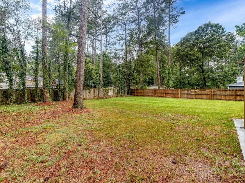 6808 Arroyo Drive, Charlotte, NC 28227.  MLS# CAR4276708, YatesRealty ID 24130. 