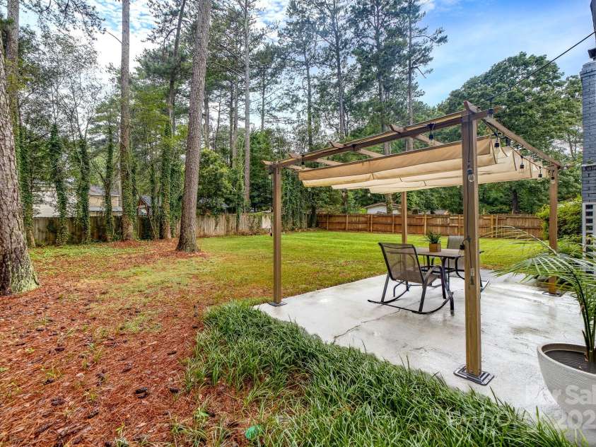 6808 Arroyo Drive, Charlotte, NC 28227.  MLS# CAR4276708, YatesRealty ID 24130. 