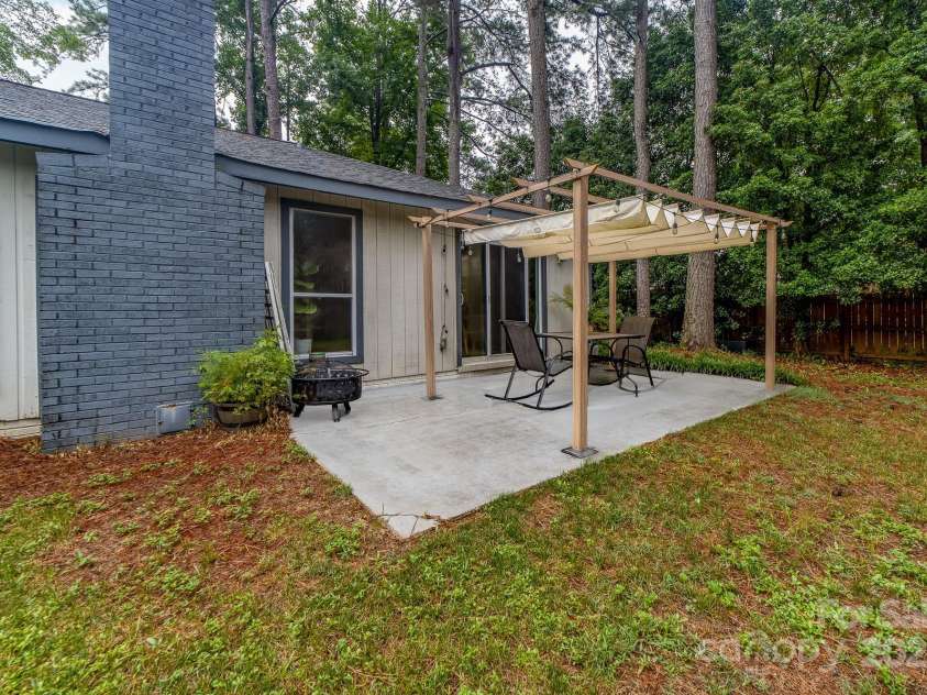 6808 Arroyo Drive, Charlotte, NC 28227.  MLS# CAR4276708, YatesRealty ID 24130. 