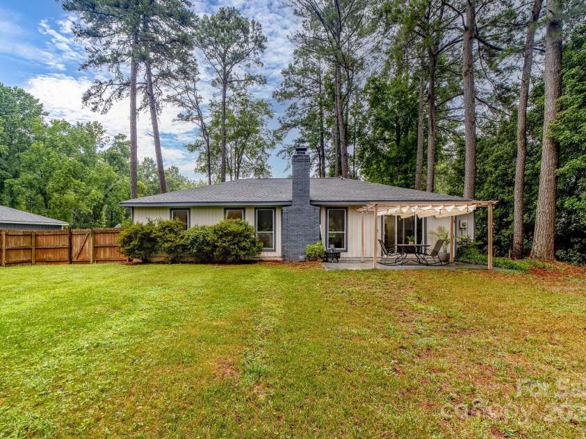 6808 Arroyo Drive, Charlotte, NC 28227.  MLS# CAR4276708, YatesRealty ID 24130. 