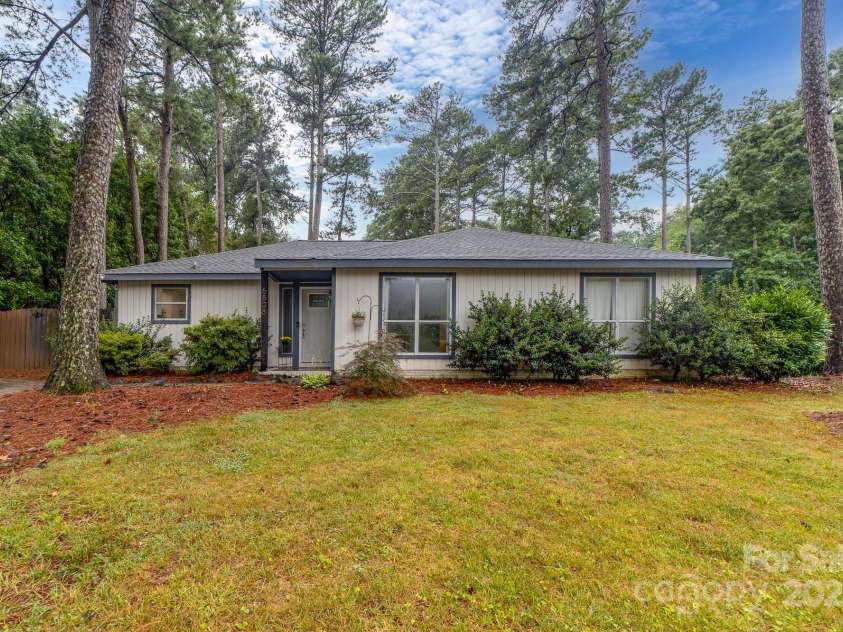 6808 Arroyo Drive, Charlotte, NC 28227.  MLS# CAR4276708, YatesRealty ID 24130. 