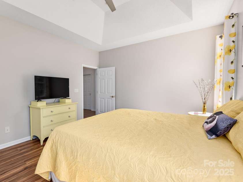 17 Hollow Crest Way, Arden, NC 28704.  MLS# CAR4251025, YatesRealty ID 24132. 