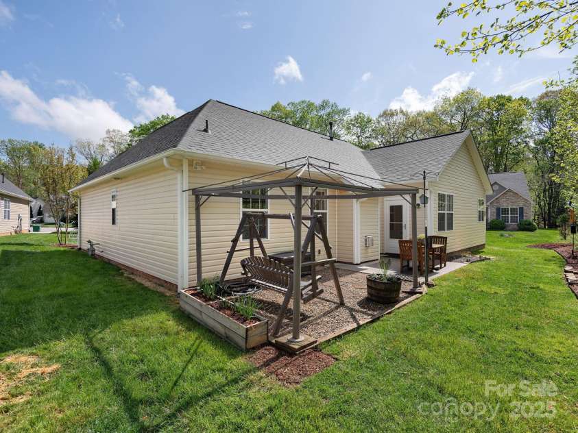 17 Hollow Crest Way, Arden, NC 28704.  MLS# CAR4251025, YatesRealty ID 24132. 