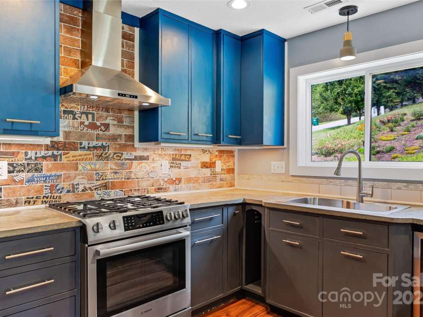 344 Hemlock Springs Trail, Weaverville, NC 28787.  MLS# CAR4271201, YatesRealty ID 24133. Great kitchen