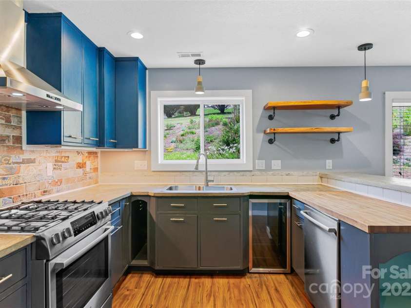 344 Hemlock Springs Trail, Weaverville, NC 28787.  MLS# CAR4271201, YatesRealty ID 24133. Undermount lighting enhances textures and stone and tile. Very well thought out!