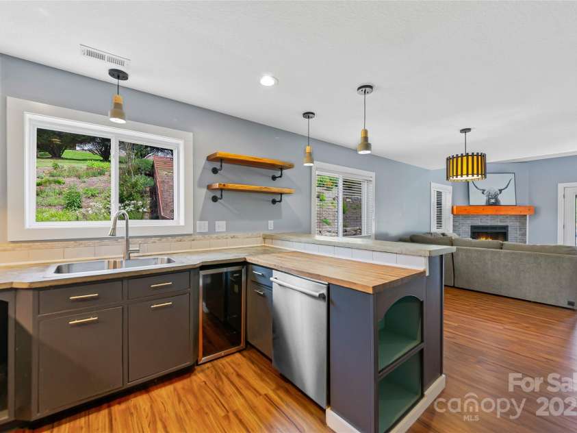 344 Hemlock Springs Trail, Weaverville, NC 28787.  MLS# CAR4271201, YatesRealty ID 24133. Well appointed kitchen for all your cooking and entertaining needs.