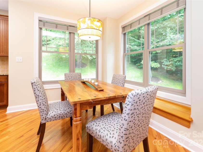39 Hawks Pointe Lane, Weaverville, NC 28787.  MLS# CAR4228762, YatesRealty ID 24134. Dining area