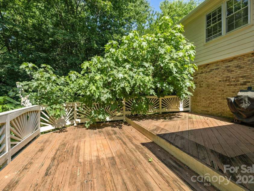 3520 Rea Road, Charlotte, NC 28226.  MLS# CAR4274479, YatesRealty ID 24135. 