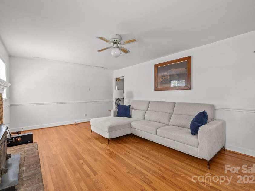 3520 Rea Road, Charlotte, NC 28226.  MLS# CAR4274479, YatesRealty ID 24135. 