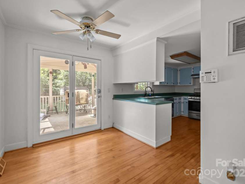 3520 Rea Road, Charlotte, NC 28226.  MLS# CAR4274479, YatesRealty ID 24135. 