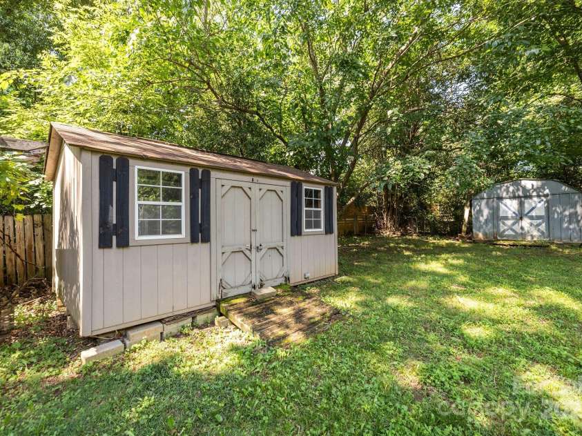 3520 Rea Road, Charlotte, NC 28226.  MLS# CAR4274479, YatesRealty ID 24135. 