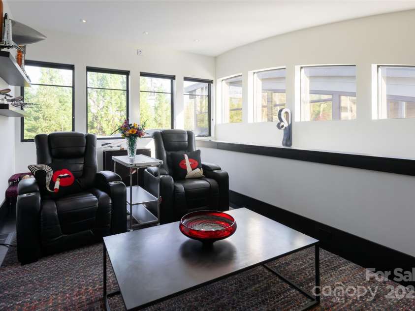 32 Brookline Drive, Asheville, NC 28803.  MLS# CAR4241064, YatesRealty ID 24136. 