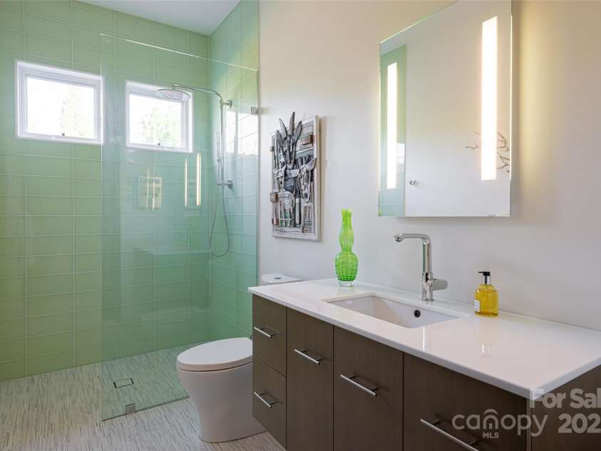 32 Brookline Drive, Asheville, NC 28803.  MLS# CAR4241064, YatesRealty ID 24136. 