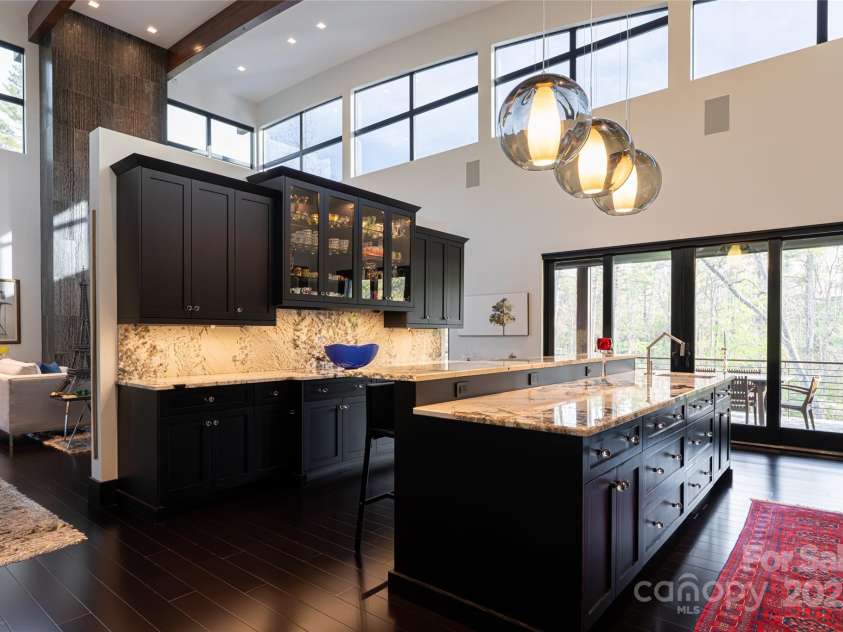 32 Brookline Drive, Asheville, NC 28803.  MLS# CAR4241064, YatesRealty ID 24136. 