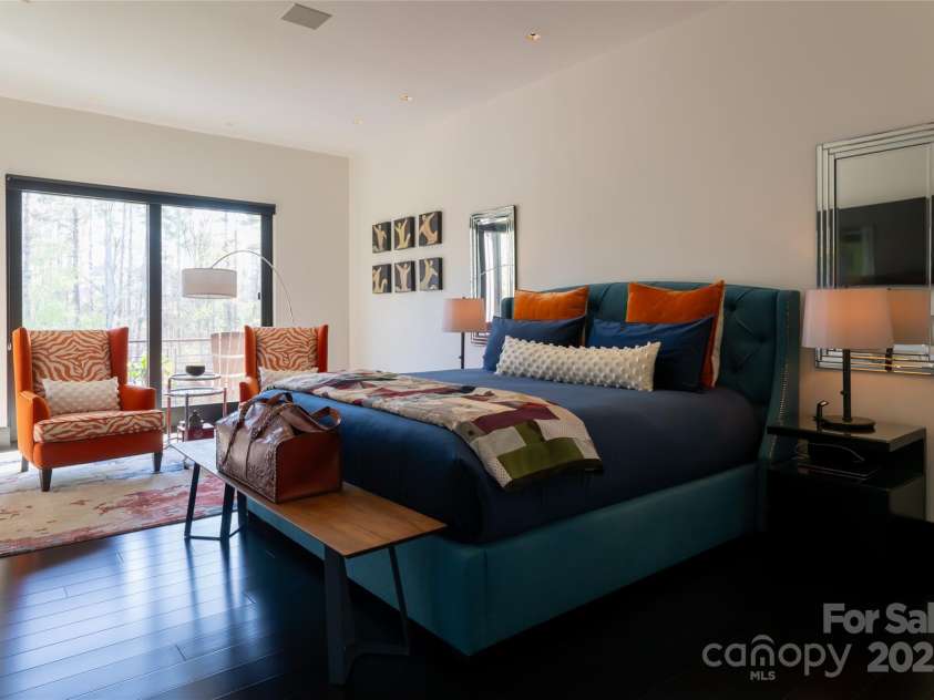 32 Brookline Drive, Asheville, NC 28803.  MLS# CAR4241064, YatesRealty ID 24136. 