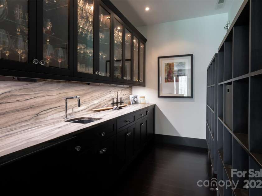 32 Brookline Drive, Asheville, NC 28803.  MLS# CAR4241064, YatesRealty ID 24136. 