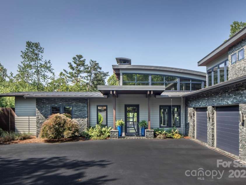 32 Brookline Drive, Asheville, NC 28803.  MLS# CAR4241064, YatesRealty ID 24136. 