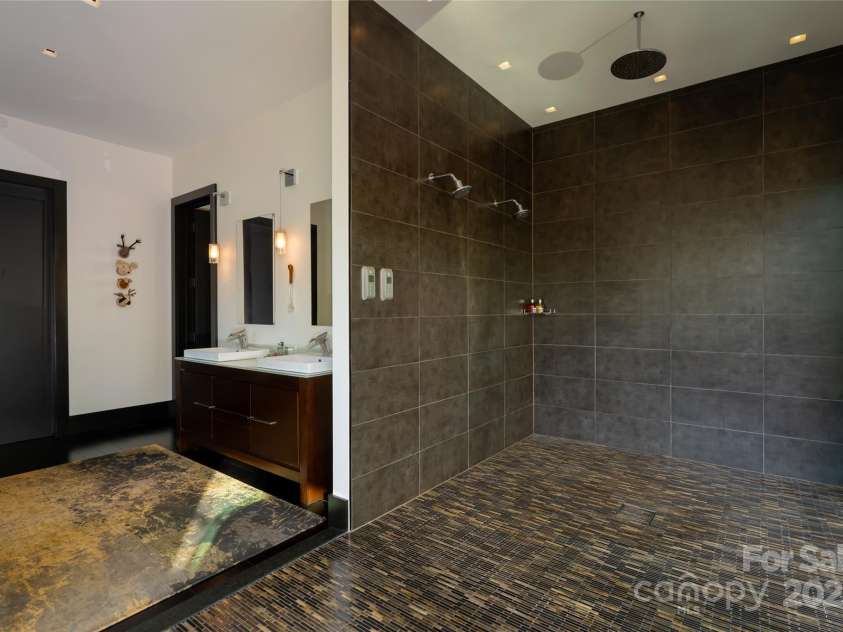 32 Brookline Drive, Asheville, NC 28803.  MLS# CAR4241064, YatesRealty ID 24136. 