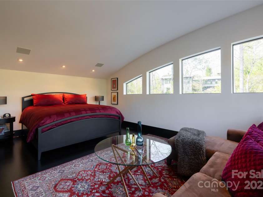 32 Brookline Drive, Asheville, NC 28803.  MLS# CAR4241064, YatesRealty ID 24136. 