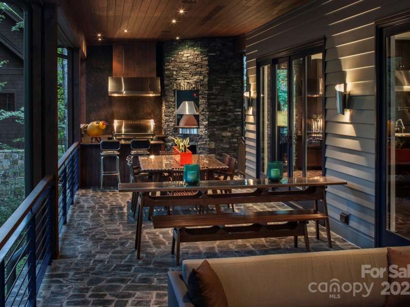 32 Brookline Drive, Asheville, NC 28803.  MLS# CAR4241064, YatesRealty ID 24136. 