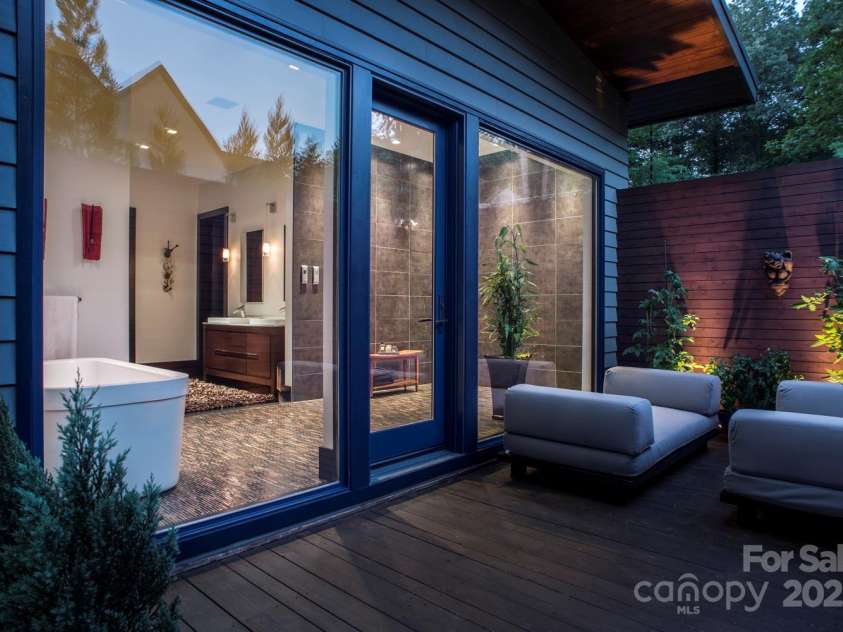 32 Brookline Drive, Asheville, NC 28803.  MLS# CAR4241064, YatesRealty ID 24136. 