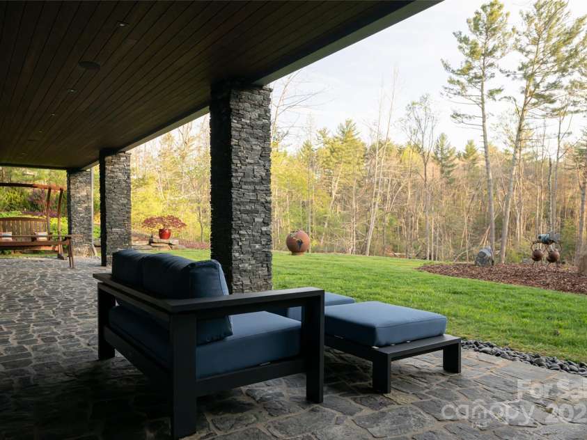 32 Brookline Drive, Asheville, NC 28803.  MLS# CAR4241064, YatesRealty ID 24136. 