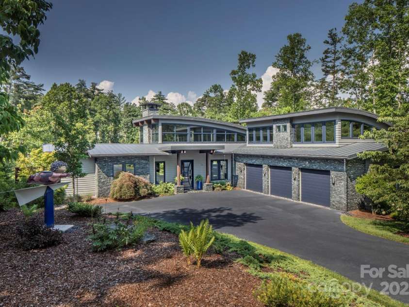 32 Brookline Drive, Asheville, NC 28803.  MLS# CAR4241064, YatesRealty ID 24136. 