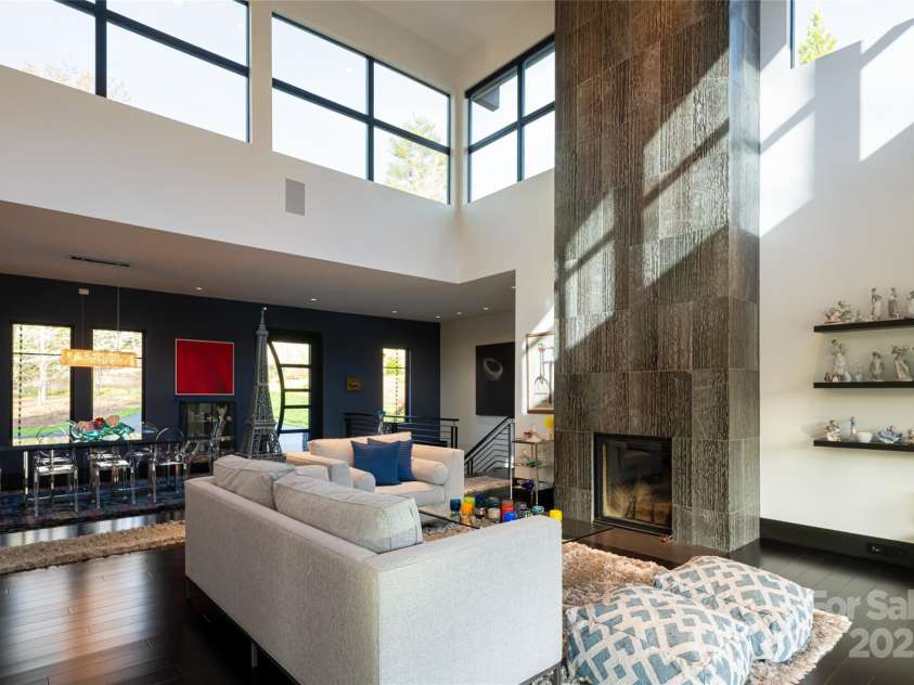 32 Brookline Drive, Asheville, NC 28803.  MLS# CAR4241064, YatesRealty ID 24136. 