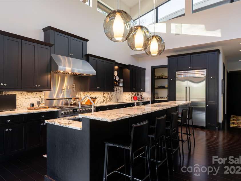 32 Brookline Drive, Asheville, NC 28803.  MLS# CAR4241064, YatesRealty ID 24136. 