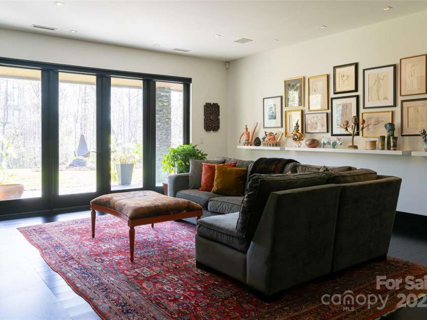 32 Brookline Drive, Asheville, NC 28803.  MLS# CAR4241064, YatesRealty ID 24136. 