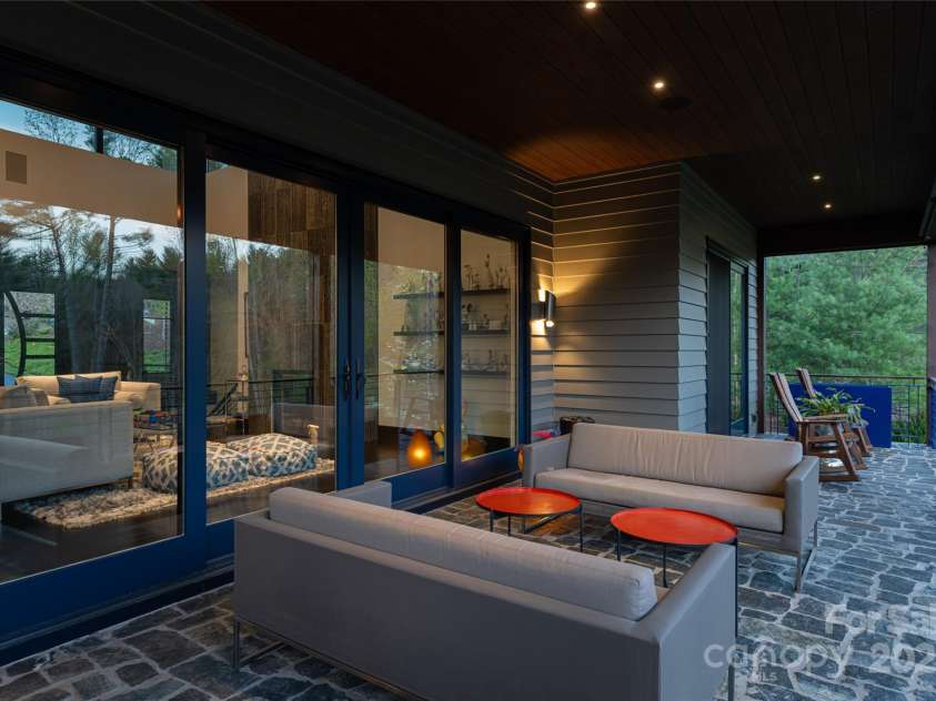 32 Brookline Drive, Asheville, NC 28803.  MLS# CAR4241064, YatesRealty ID 24136. 