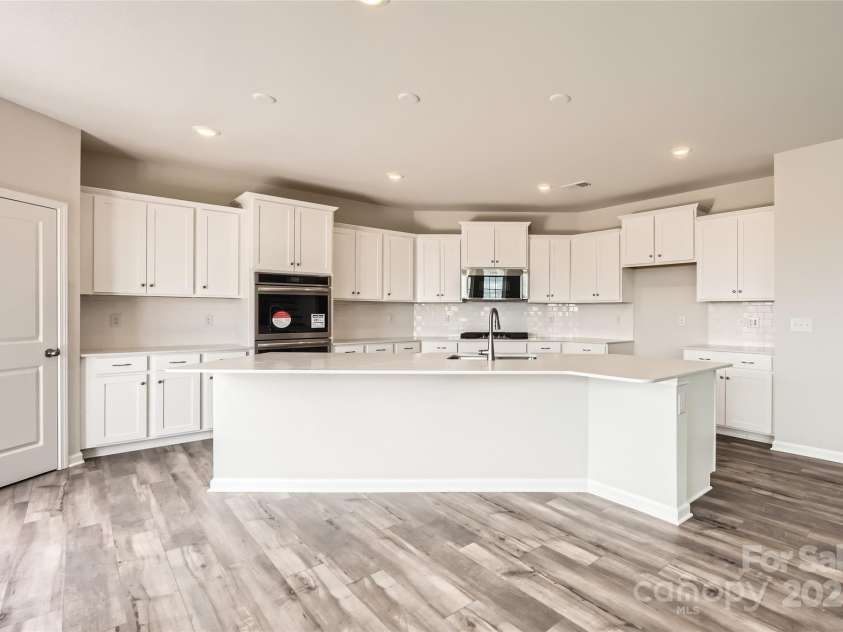4194 Skyboat Circle, Fort Mill, SC 29715.  MLS# CAR4245182, YatesRealty ID 24137. Kitchen