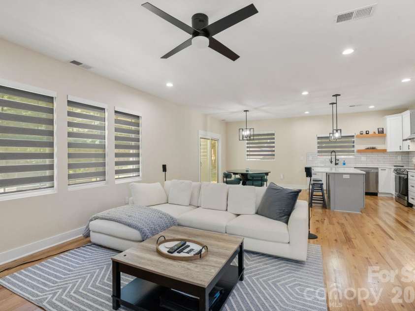8925 Harrisburg Road, Charlotte, NC 28215.  MLS# CAR4380579, YatesRealty ID 24137. 