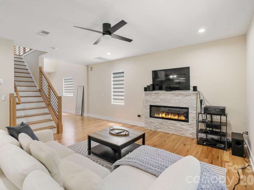 8925 Harrisburg Road, Charlotte, NC 28215.  MLS# CAR4380579, YatesRealty ID 24137. 