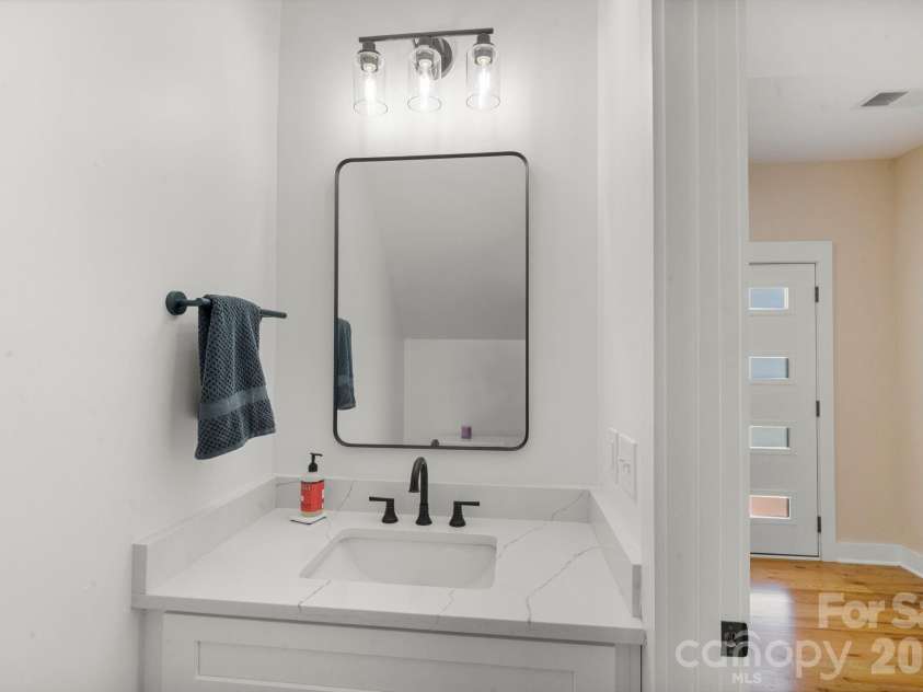 8925 Harrisburg Road, Charlotte, NC 28215.  MLS# CAR4380579, YatesRealty ID 24137. 