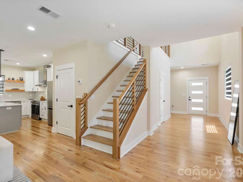 8925 Harrisburg Road, Charlotte, NC 28215.  MLS# CAR4380579, YatesRealty ID 24137. 