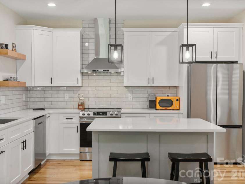 8925 Harrisburg Road, Charlotte, NC 28215.  MLS# CAR4380579, YatesRealty ID 24137. 