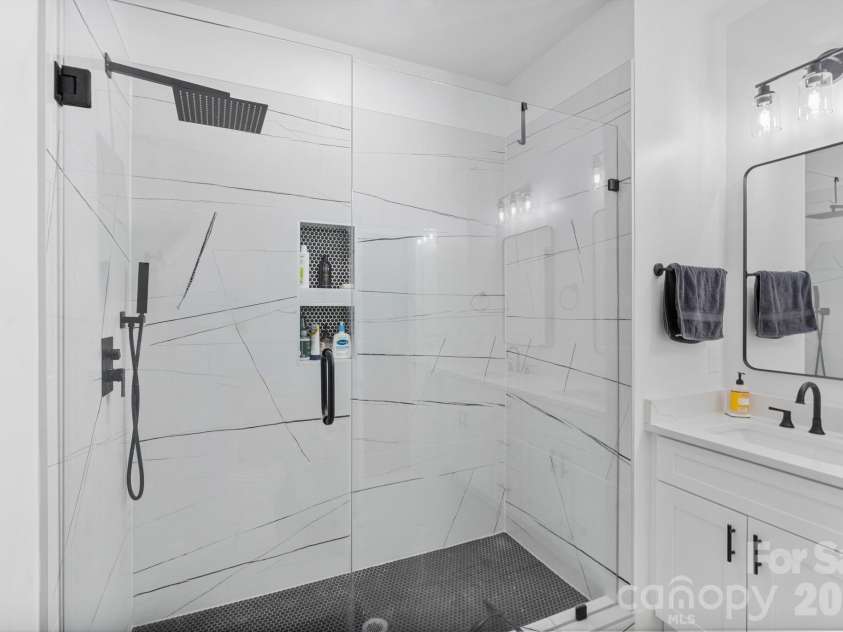 8925 Harrisburg Road, Charlotte, NC 28215.  MLS# CAR4380579, YatesRealty ID 24137. 