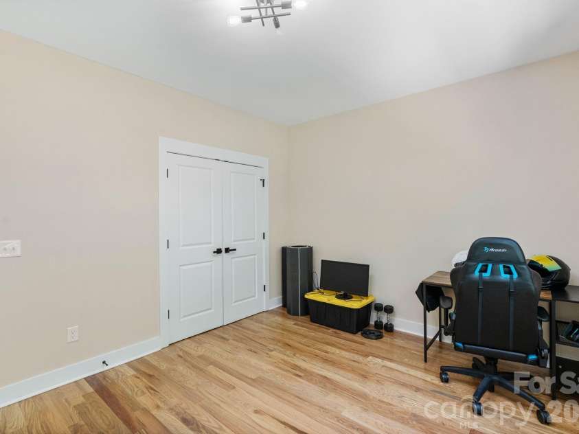 8925 Harrisburg Road, Charlotte, NC 28215.  MLS# CAR4380579, YatesRealty ID 24137. 