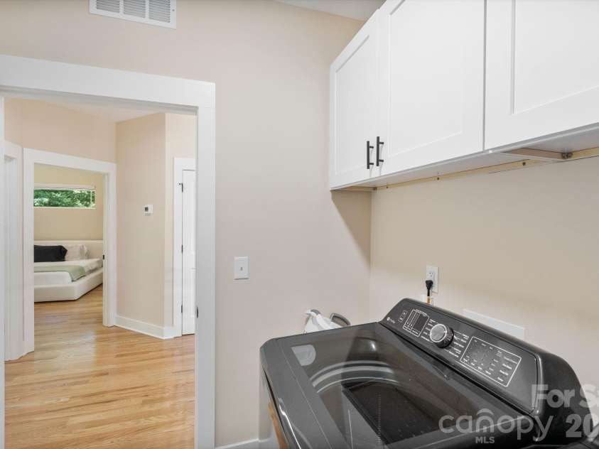 8925 Harrisburg Road, Charlotte, NC 28215.  MLS# CAR4380579, YatesRealty ID 24137. 
