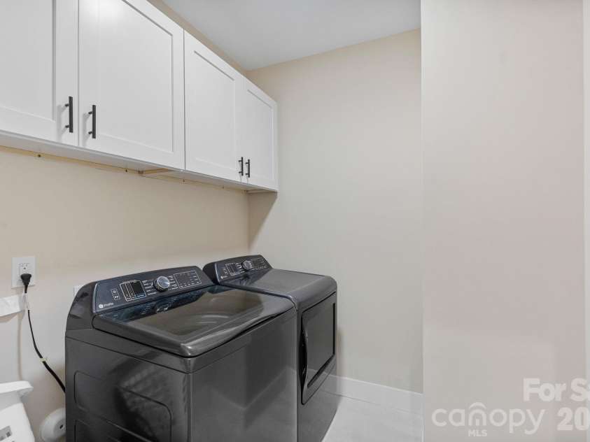 8925 Harrisburg Road, Charlotte, NC 28215.  MLS# CAR4380579, YatesRealty ID 24137. 