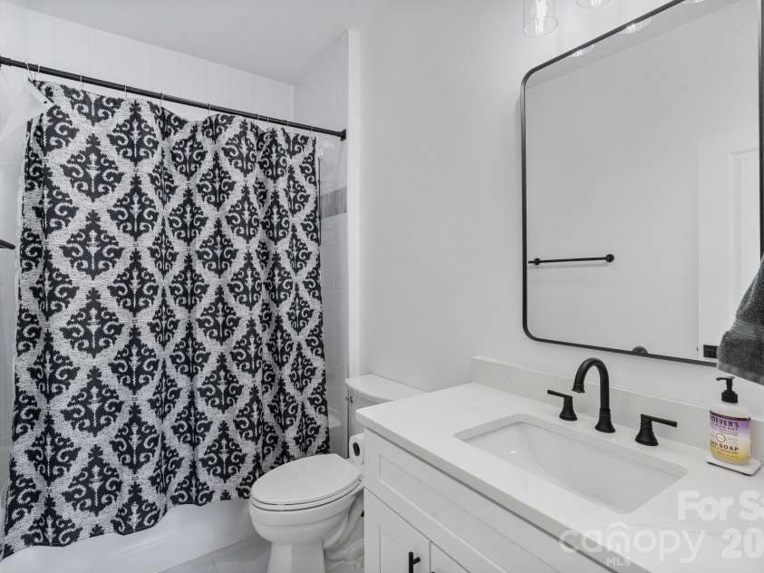 8925 Harrisburg Road, Charlotte, NC 28215.  MLS# CAR4380579, YatesRealty ID 24137. 
