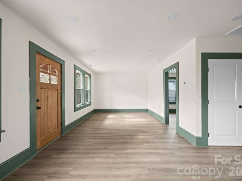 63 Elizabeth Place, Asheville, NC 28801.  MLS# CAR4360170, YatesRealty ID 24139. 