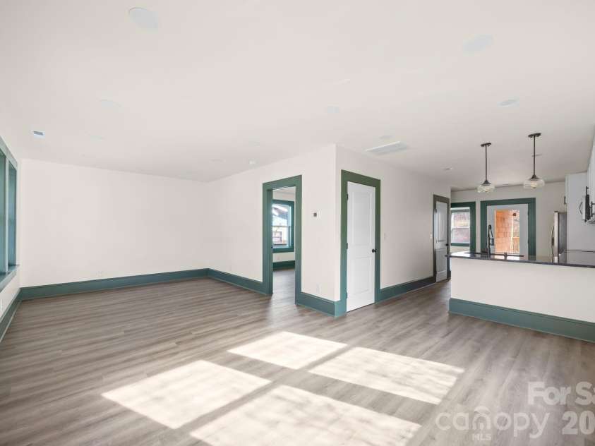 63 Elizabeth Place, Asheville, NC 28801.  MLS# CAR4360170, YatesRealty ID 24139. 